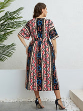 Robe mi-longue bohème grande taille à col en V et ceinture nouée